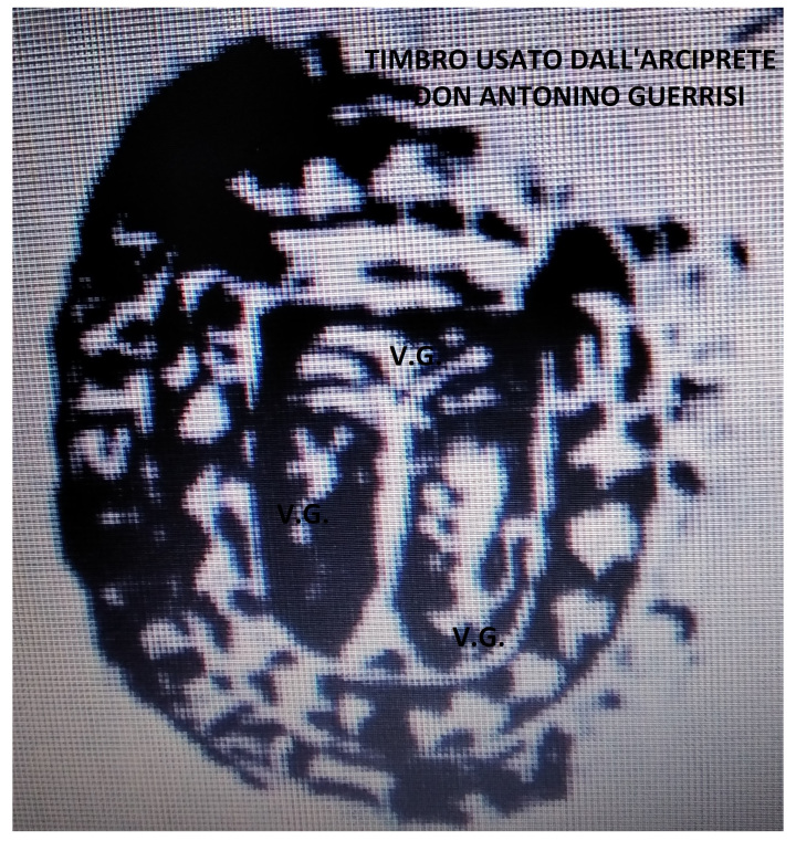 Il vecchio timbro usato dall’ Arciprete Antonino Guerrisi, sui documento della fine del 1700, chiesa di Radicena (Taurianova) sotto il titolo di Santa Maria delle Grazie. Albero di palma affiancato a destra da – leone rampante- e da sinistra da una cometa posta in palo.